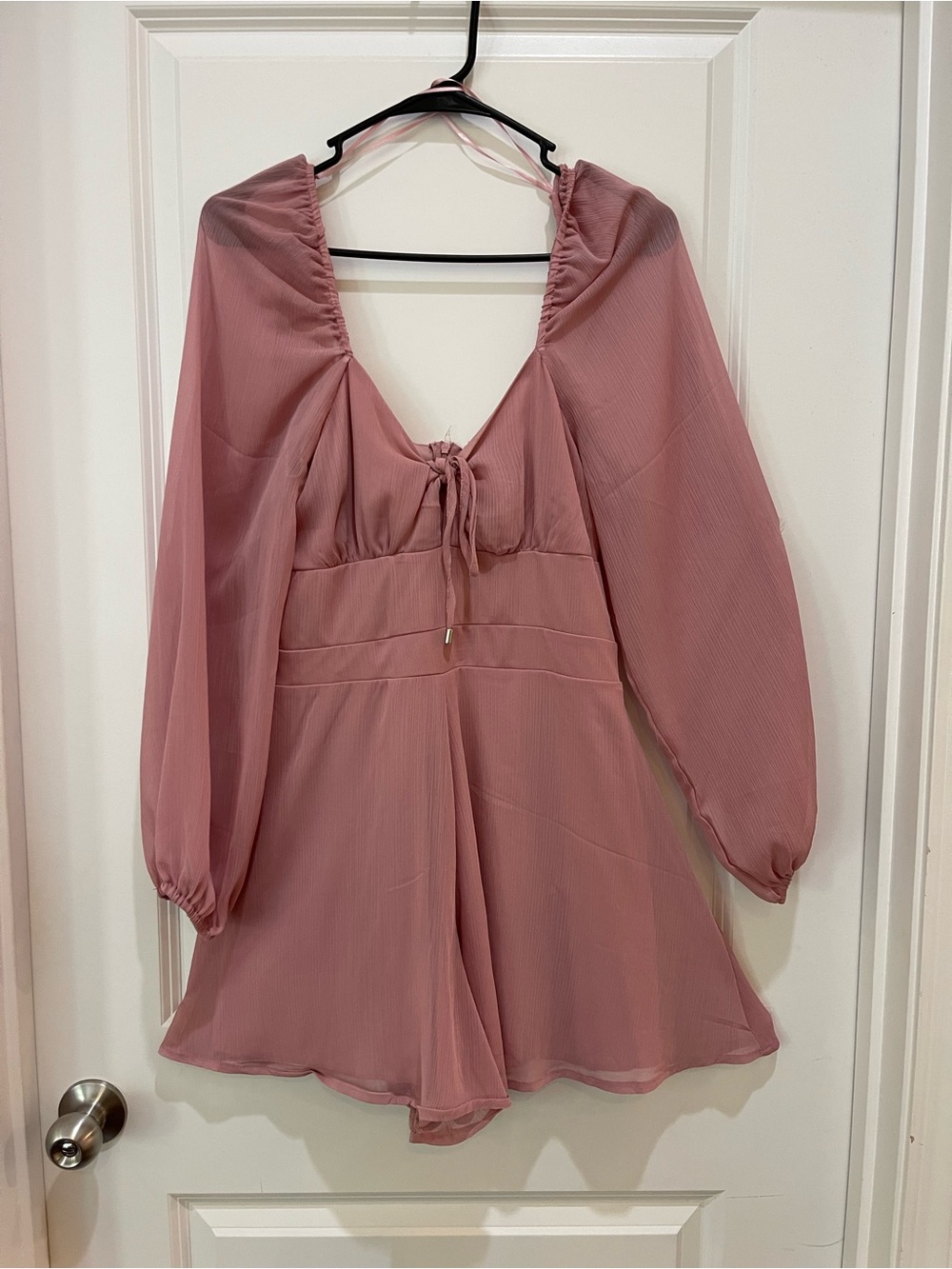 Streetwear Society NWOT Dusty Rose Long Sleeve Tie Front Chiffon Romper M